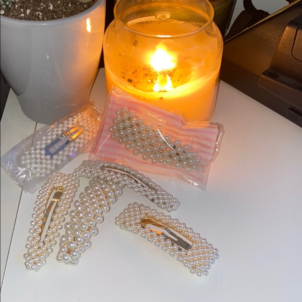 Large pearl hair clips